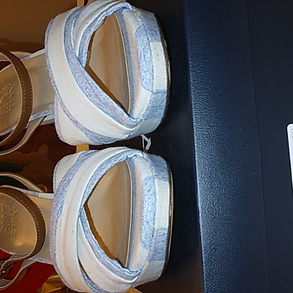 Naturalizer Sandals - Picture 5 of 11